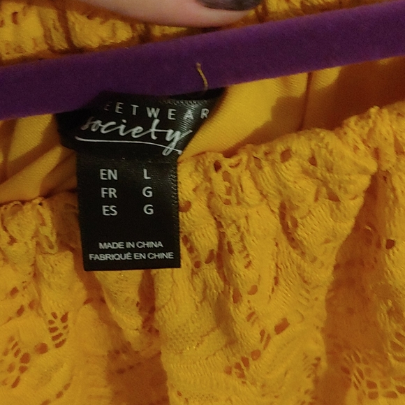 Off-shoulder crop top - Picture 3 of 6